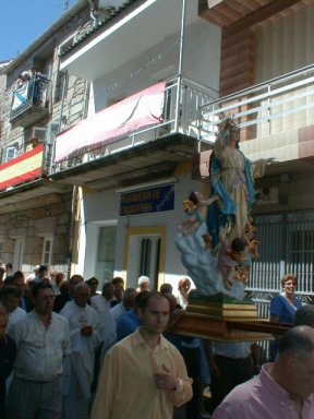 A statue carried through Laxe